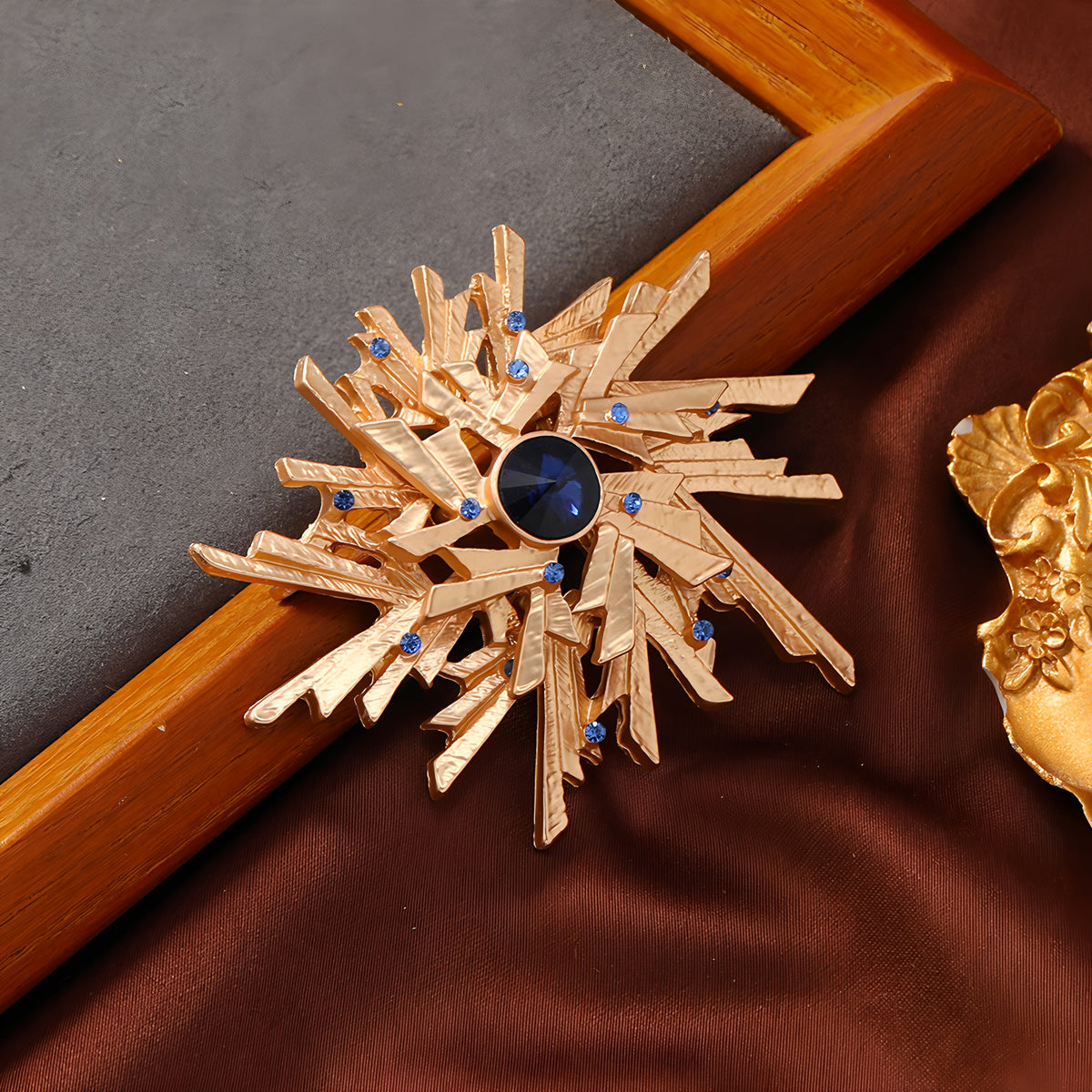 Alloy mechanical shaped brooch