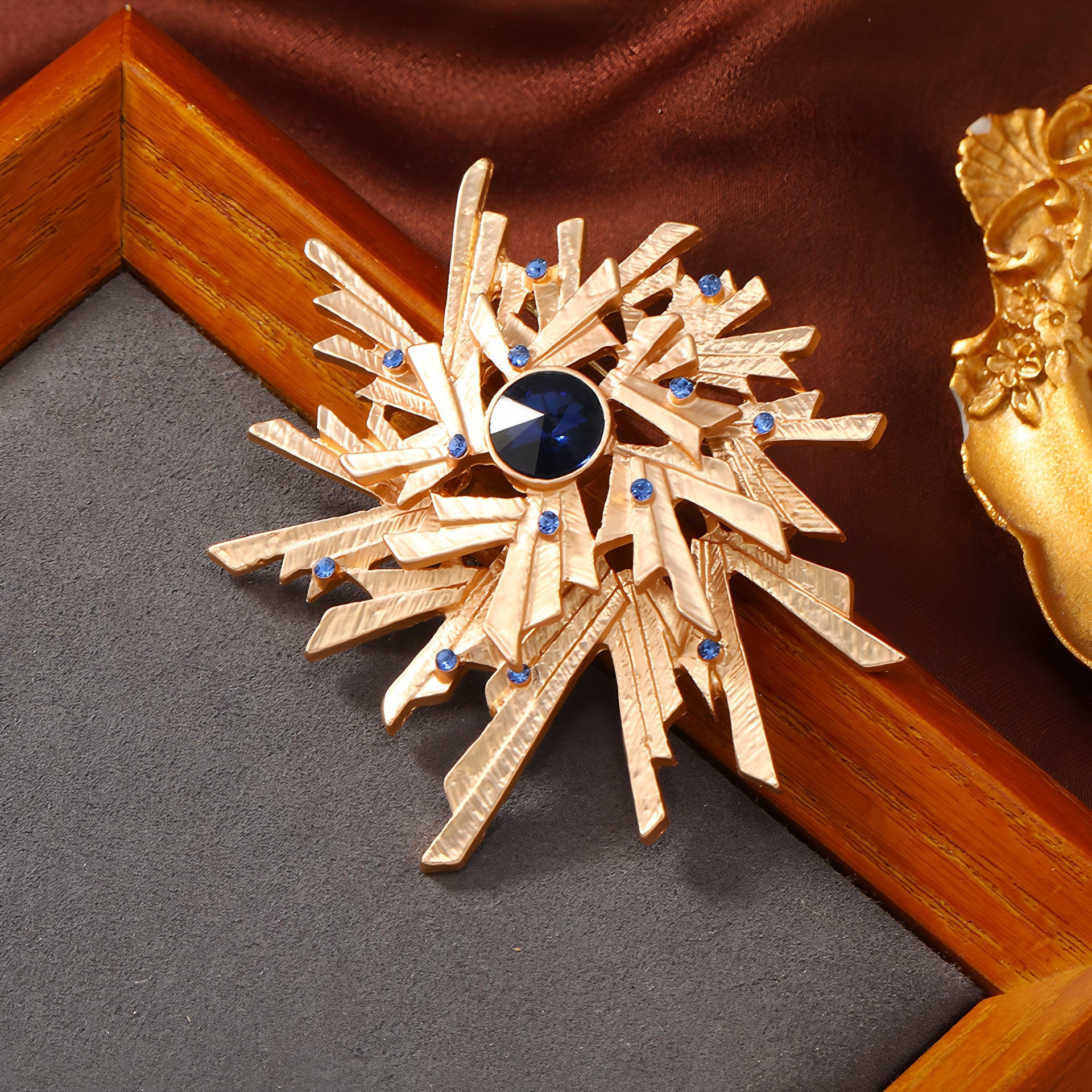 Alloy mechanical shaped brooch