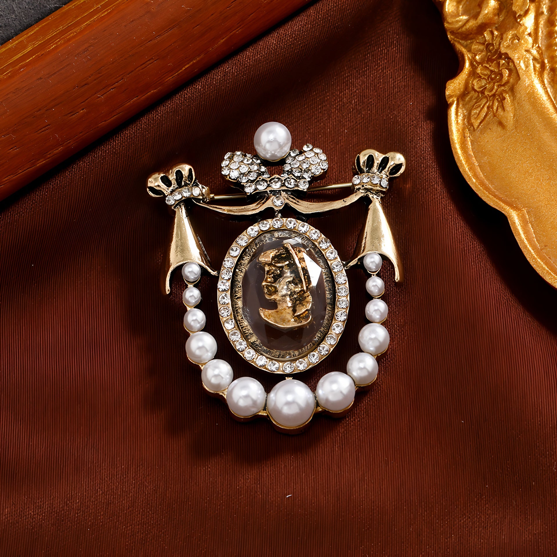 Vintage palace style pearl tassel brooch