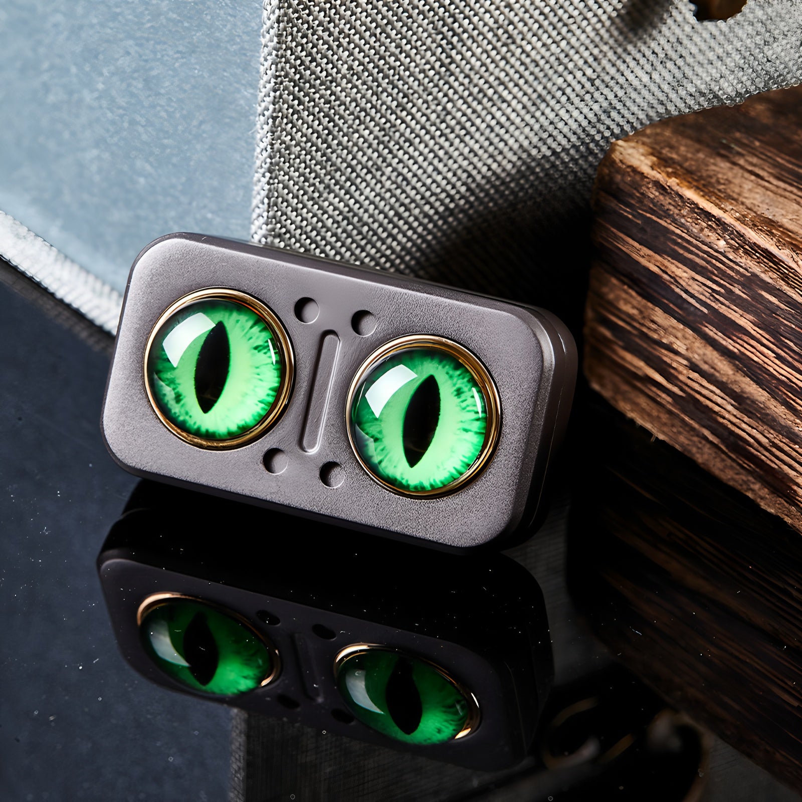 Owl fingertip spinner