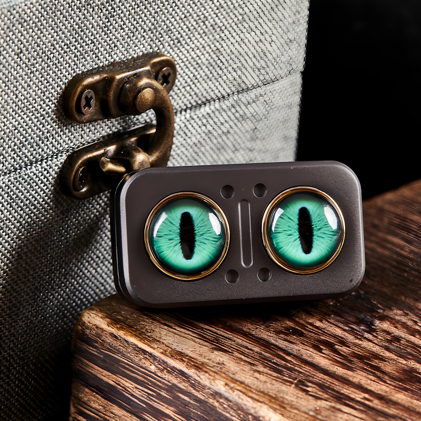 Owl fingertip spinner