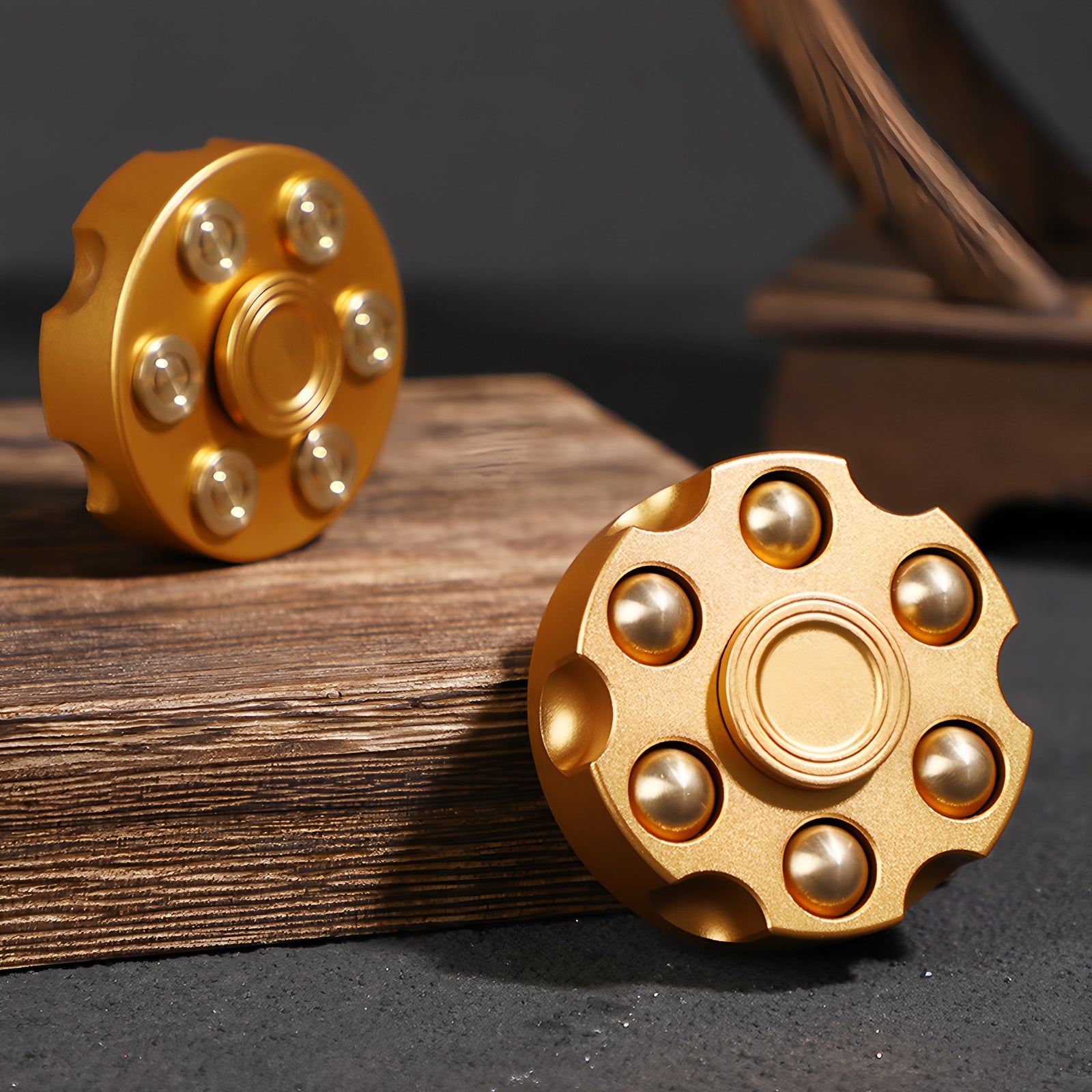 Revolver fingertip spinner