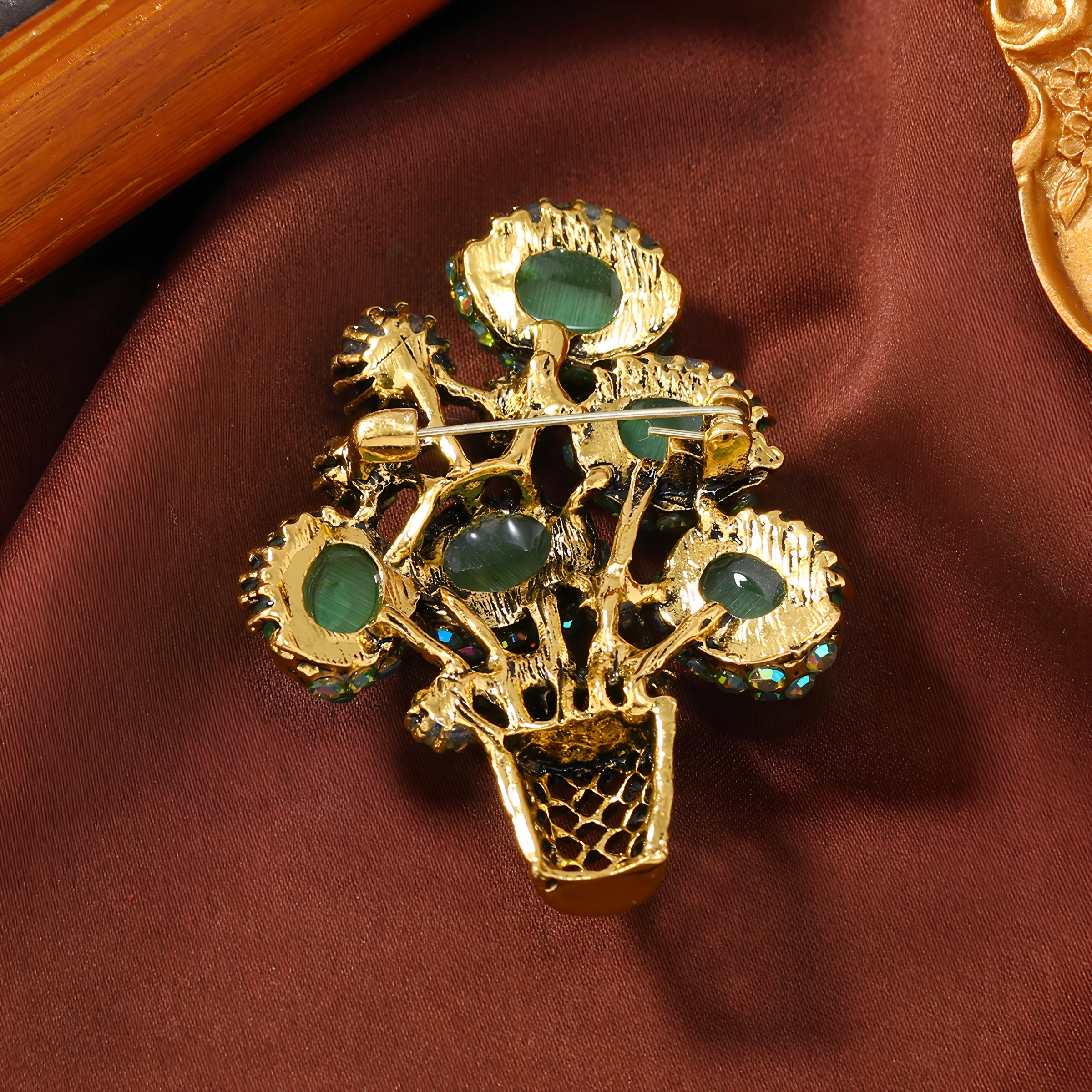 Cat's Eye Stone Flycatcher Brooch